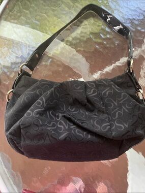 Simply Vera Handbag//Shoulder Bag Magnetic  Closure Black